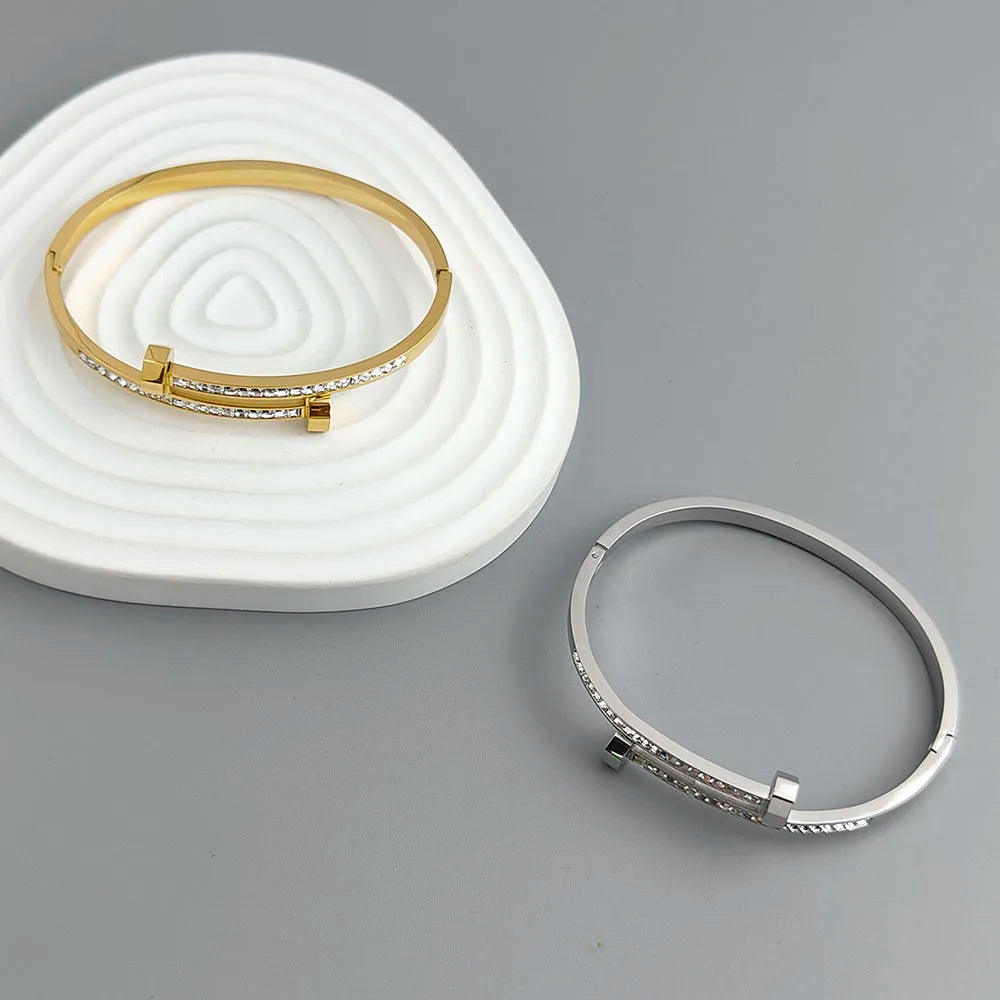 Neues Nagel Zirkon Edelstahl vergoldetes Armband 18K, hochwertiges wasserdichtes Pärchenarmband, Geschenk für die Ehefrau