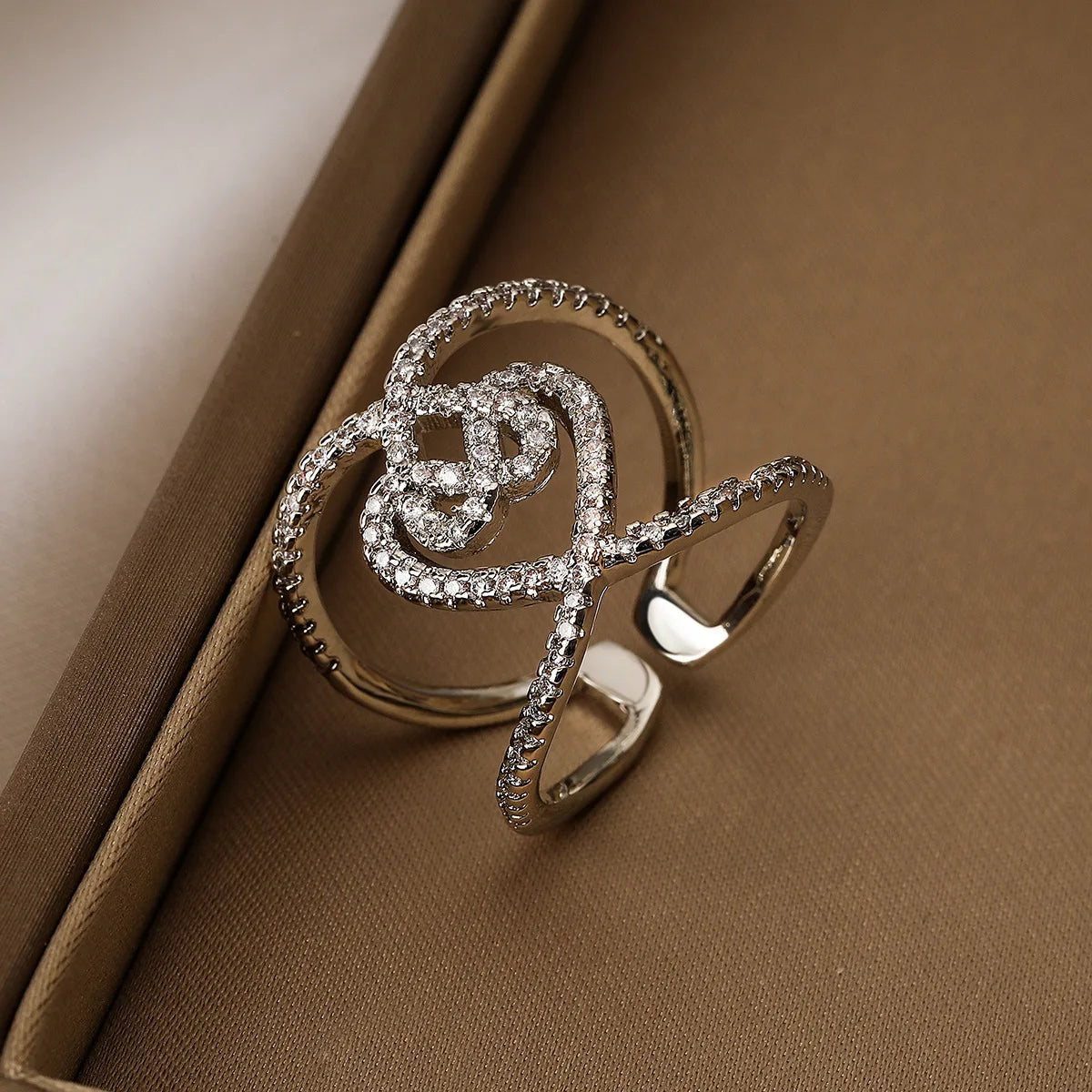 NEWBUY Luxuriöser AAA Zirkonia Pflaster-Setting Kupfer Hochzeitsschmuck Filigrane geometrische offene Ringe für elegante Frauen