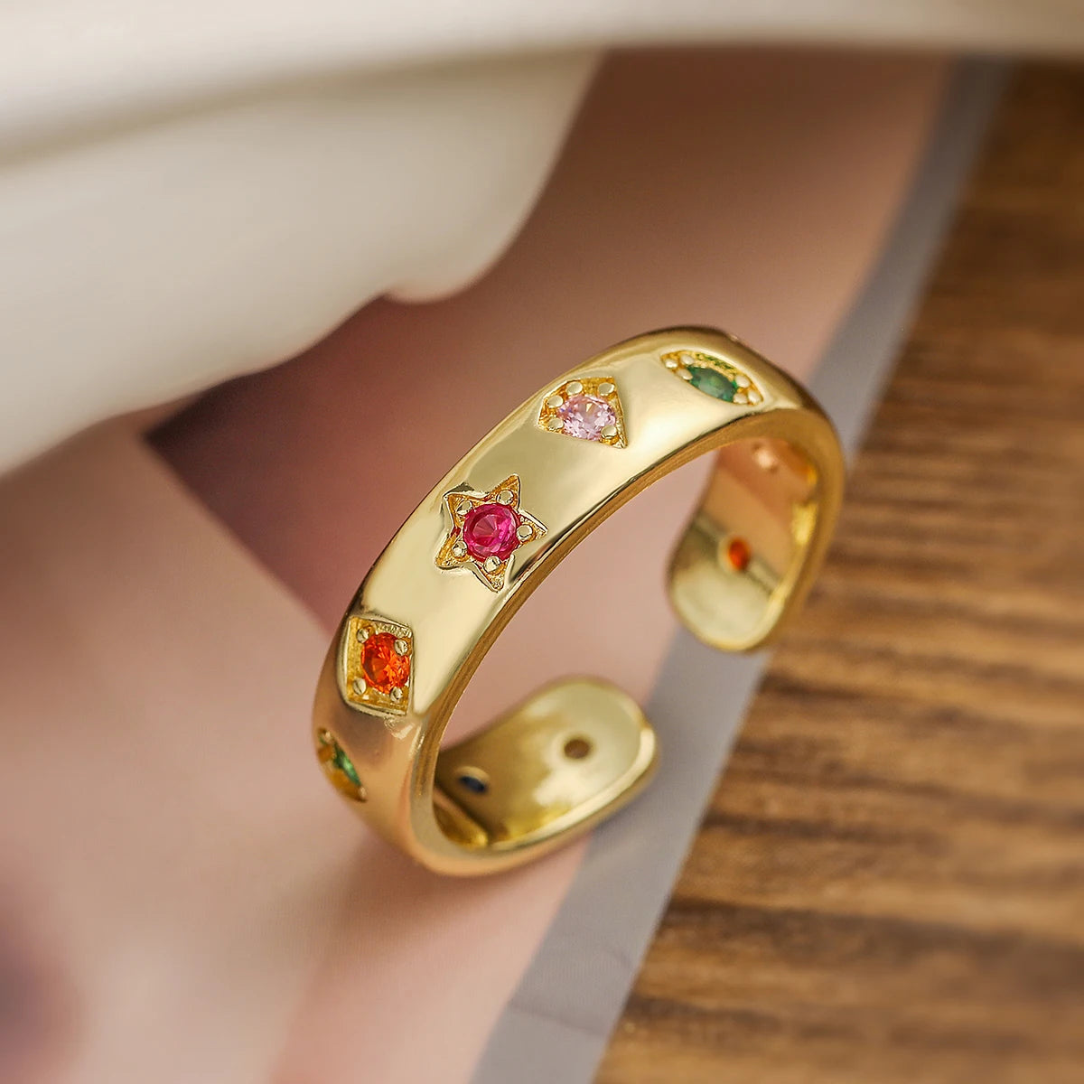 NEWBUY 2024 Neue Mode Goldfarbene Bunte AAA Zirkonia Inlay Schmuck Offenes Design Eheringe Ringe für Frauen Mädchen