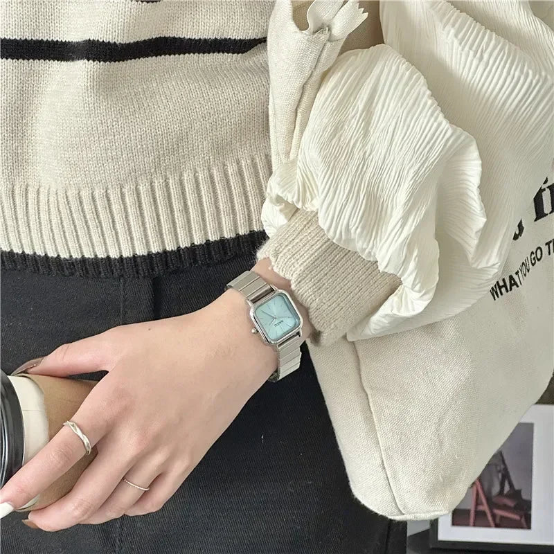 Nuevo Reloj de Pulsera de Cuarzo de Acero Cuadrado Retro Minimalista de Marca Nueva, Pequeño Dial, Temperamento, Reloj de Pulsera para Estudiante Femenina, Dropshipping