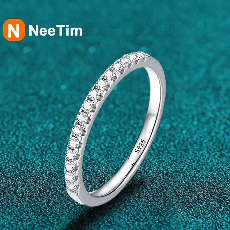 Anillo de Moissanita NeeTim de plata de ley 925 con baño de oro blanco, anillo de eternidad de diamante cultivado, anillos de compromiso y boda para mujer