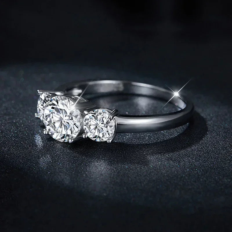 NeeTim 4 Karat Moissanit Verlobungsring für Frauen, 3 Steine, S925 Sterlingsilber mit Vergoldung, Ehering, Versprechen, Diamantringe