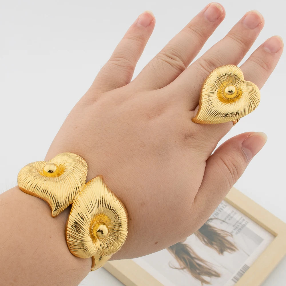 Mode Frauen Armreif und Ring Schmuckset 18k Goldfarbe Armband Cocktailring 2tlg Set für Verlobung Party Zubehör Geschenke