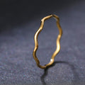 DOTIFI Edelstahlring Minimalistische Meereswelle Leichter Luxus Eleganter Mode-Paarring für Damen Schmuck Hochzeit Trendige Geschenke