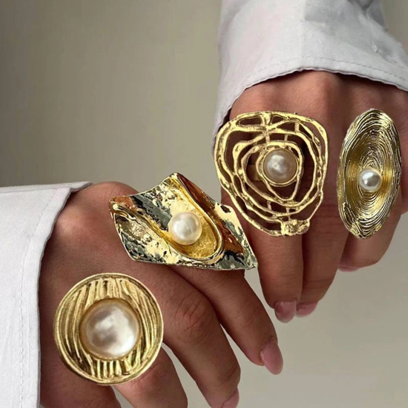 4 Stück übertriebenes Ring-Set in Goldfarbe für Damen 2025 Persönlichkeit Metall Punk Party Große Blume Fingerring Schmuck Zubehör