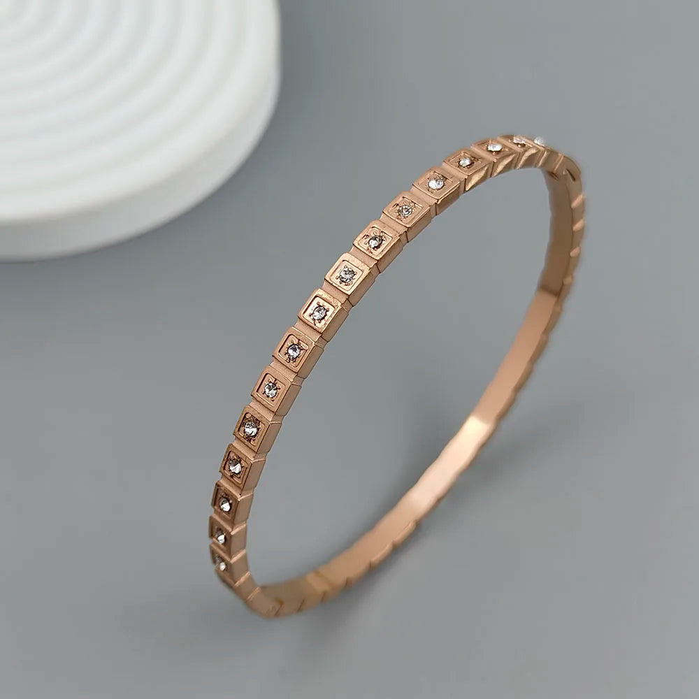 Klassisches quadratisches Zirkon-Armband aus vergoldetem Edelstahl 18K, hochwertiges wasserdichtes Partnerarmband, Ehefrau-Geschenk