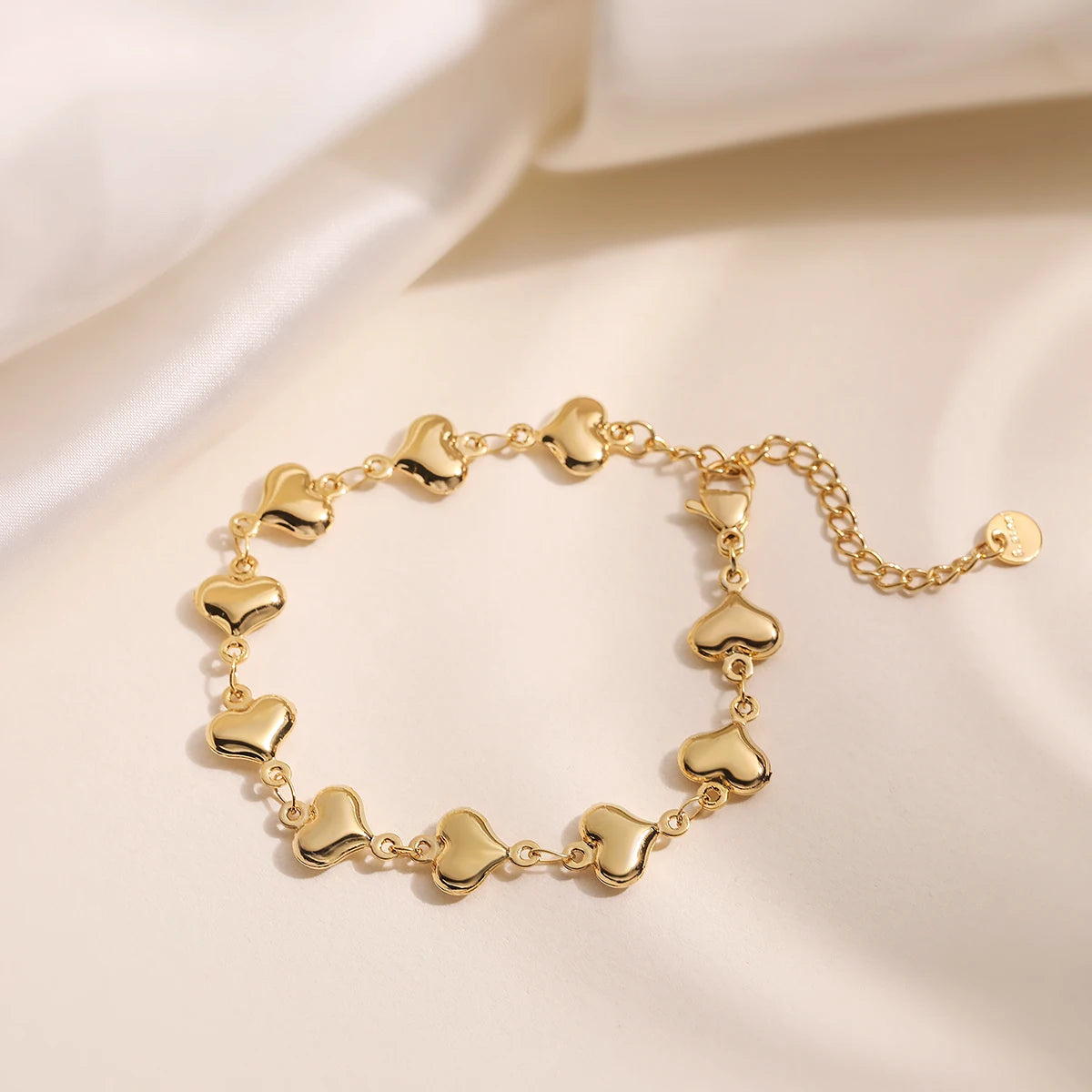 NEWBUY Großhandel, nicht verblassende, goldfarbene 316L Edelstahl Herz Charm Armband für Frauen, lässiger täglicher Schmuck