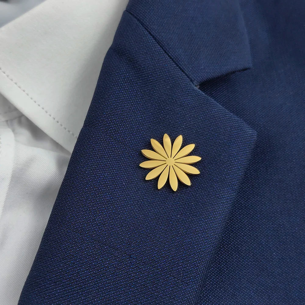 New sunflower men's lapel pin, 316L stainless steel gold-plated badge, black brooch for suit accessories, gift for father