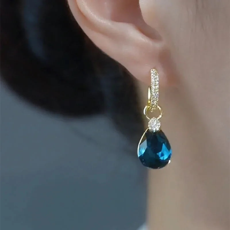 Exquisite blaue tropfenförmige Kristall-Anhänger-Ohrringe für Frauen Mode personalisierte tägliche Accessoires Party-Schmuck Geburtstagsgeschenk