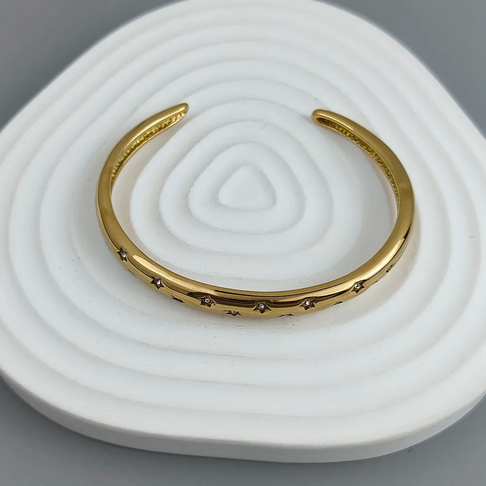 Neues fünfzackiges Stern Zirkon vergoldetes Edelstahlarmband 18K, hochwertiges wasserdichtes Pärchenarmband, Ehefrau Geschenk