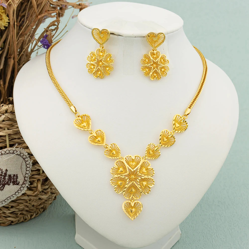 Rundes Schmuckset Design für Frauen Afrikanischer Hot Sale Kupfer Creolen Blumen Halskette Vergoldeter Anhänger Party Hochzeitsgeschenke