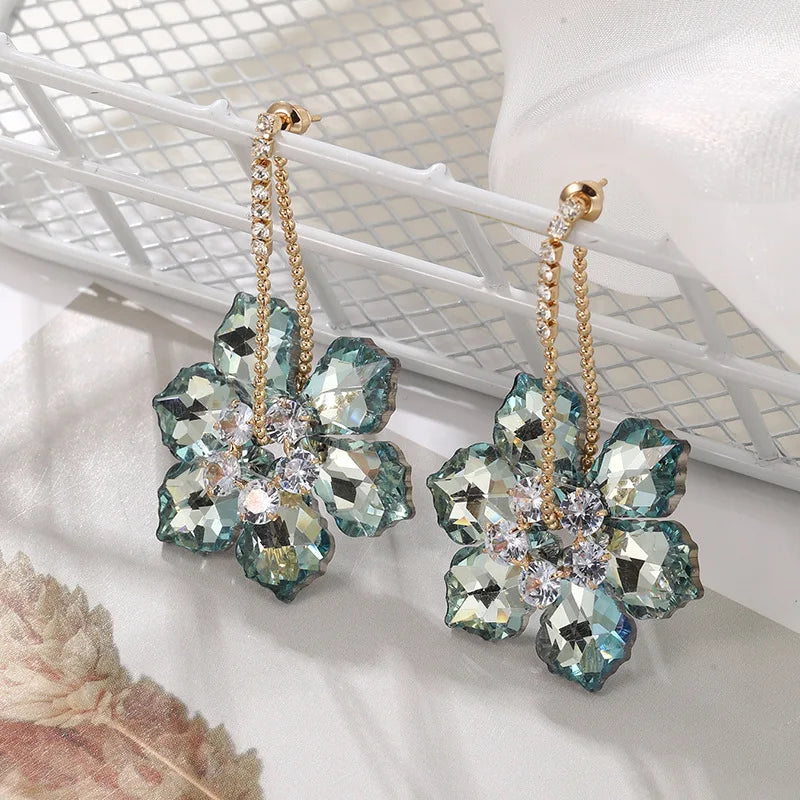 2025 Neue bunte lila Kristallblumen-Hängeohrringe für Damen Trend Korea Mode Luxus Hochzeit Party Bankett Schmuck