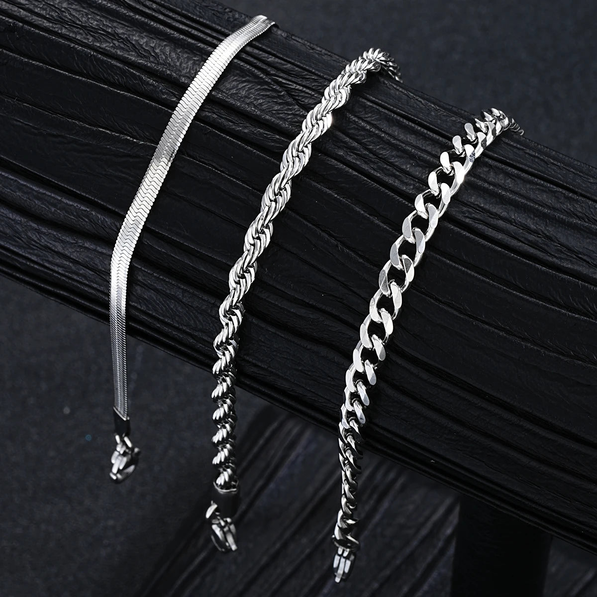 2024 Neue schlichte Edelstahl-Schmucksets in Silber für Herren Unisex Punk Vintage Glatter Ring Halskette Armband Set Geschenke