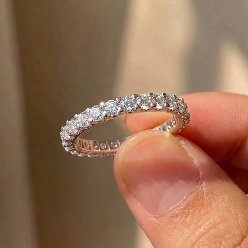 925er Sterlingsilber Neue Trendige Dünne Fingerringe Band mit Glänzendem Zirkonia Einfacher Stylischer Alltagsschmuck für Frauen