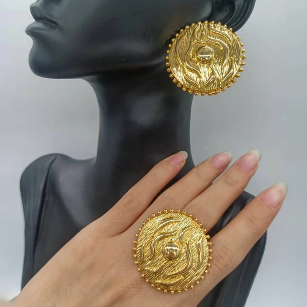 Modische Ohrringe und Ring Schmuckset 18k vergoldete Kreolen und Fingerring 2-teiliges Set als Geschenkaccessoire für Verlobungsfeiern