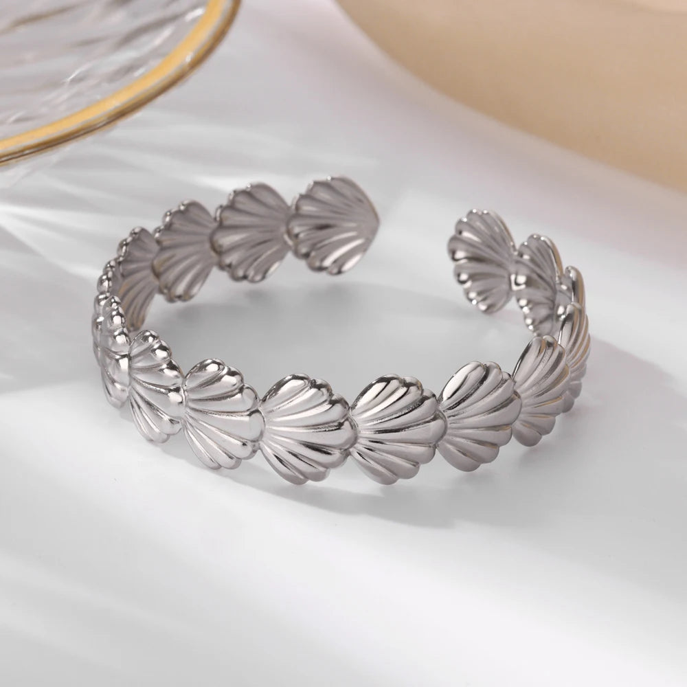 Muschelmanschetten-Armreifen für Frauen, goldfarbene Edelstahl-Öffnungsarmbänder, luxuriöse Marken, Sommerstrand-Handgelenkschmuckgeschenk