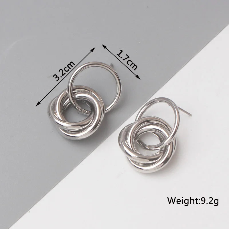 Goldfarbene Metall-Tropfenohrringe Unregelmäßige hohle Herz-Anhänger-Ohrringe Gedrehte geometrische Persönlichkeits-Ohrringe für Frauen