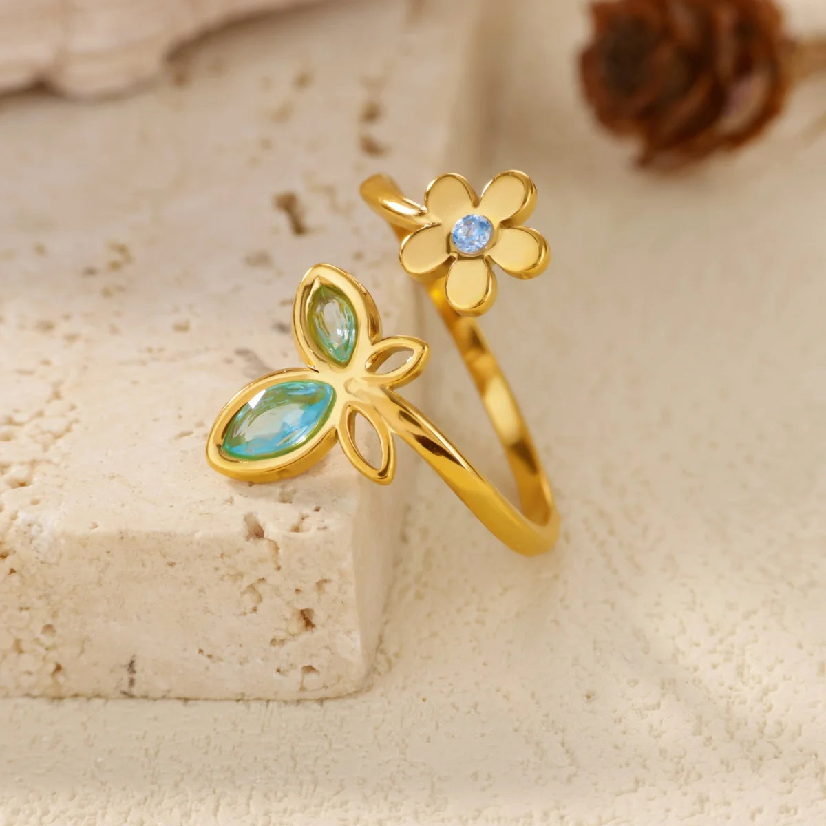 Elegante Zirkonia Blumen Schmetterling Ringe für Damen Goldfarben Edelstahl Blume Verstellbarer Ring Hochzeit Weihnachts Schmuck Geschenk