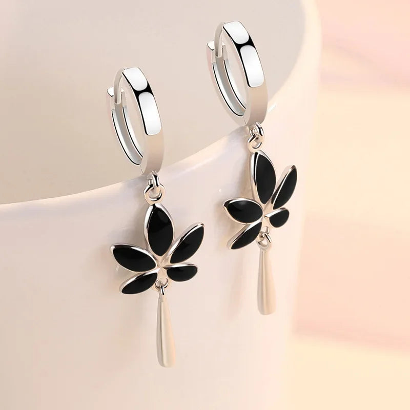 Retro kreativer schwarzer Ahornblatt-Ohrhänger, neue trendige 925er Sterlingsilber-Ohrringe für Damen, Ohrschmuck, Mädchen, Valentinstagsgeschenke
