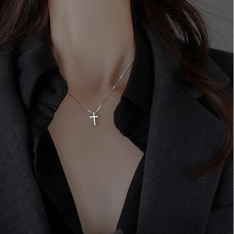 Colgantes de cruz de plata de ley 925, collares femeninos para mujer, joyería de calidad de lujo, dijes exquisitos y elegantes, accesorios de plata 925