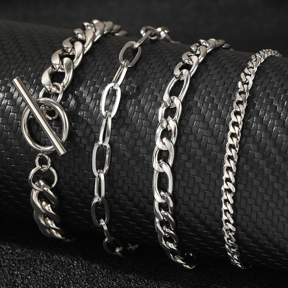 Edelstahl-Armband-Set, gehobene Atmosphäre, mehrteiliges Armband-Set, Mode-Armband für Frauen, Schmuckgeschenke der besonderen Art