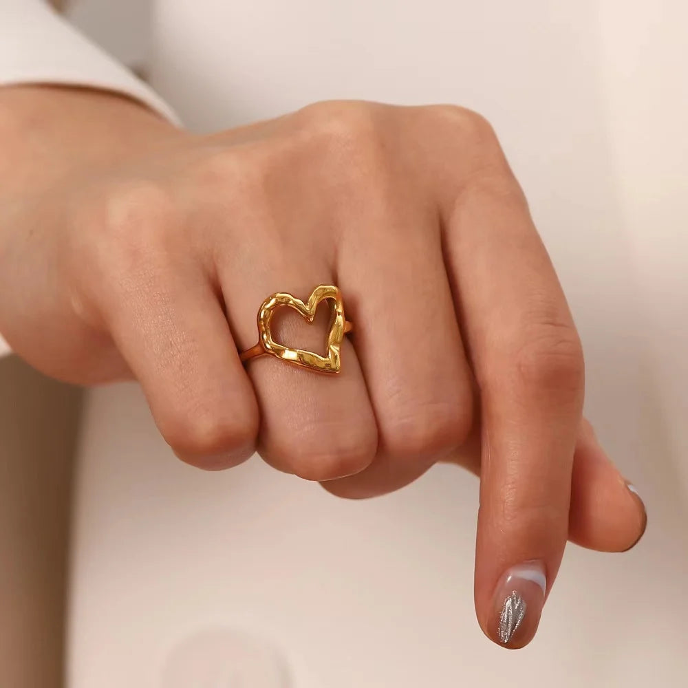 Edelstahlringe für Frauen Goldfarbe Liebesherz Hochzeits-Statement-Ringe Stilvoller Schmuck Zubehör Großhandel Dropshipping