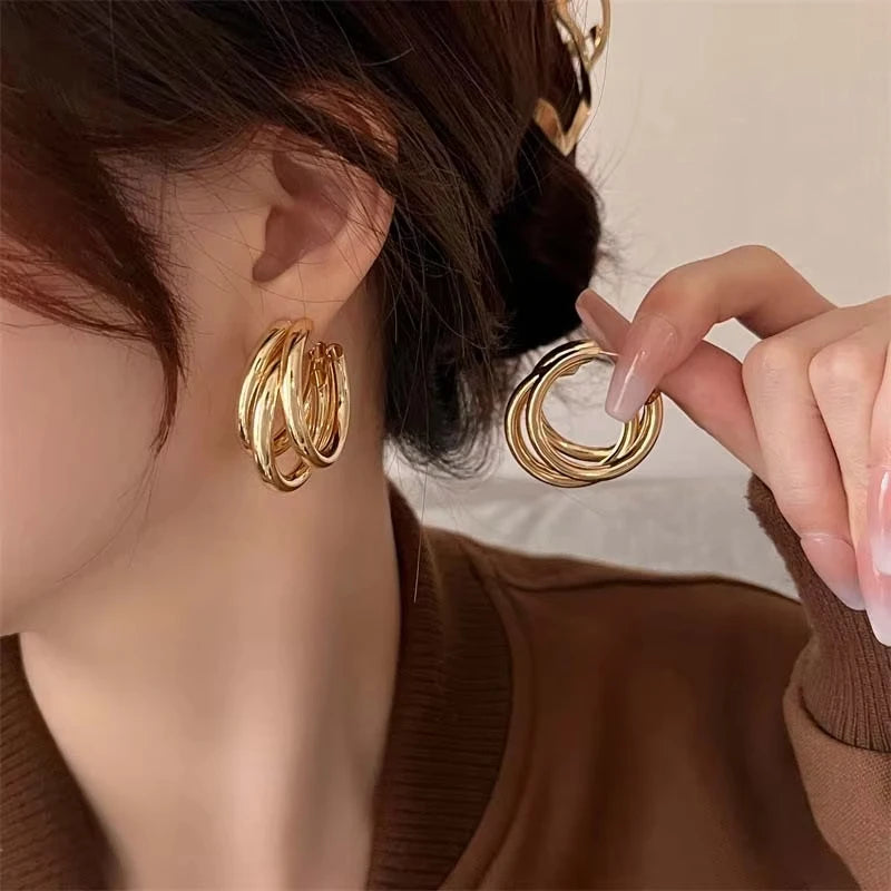 Pendientes de aro coreanos dorados para mujer, de metal, elegantes, vintage, geométricos, llamativos, de lujo, para fiesta 2025, nuevo regalo de joyería