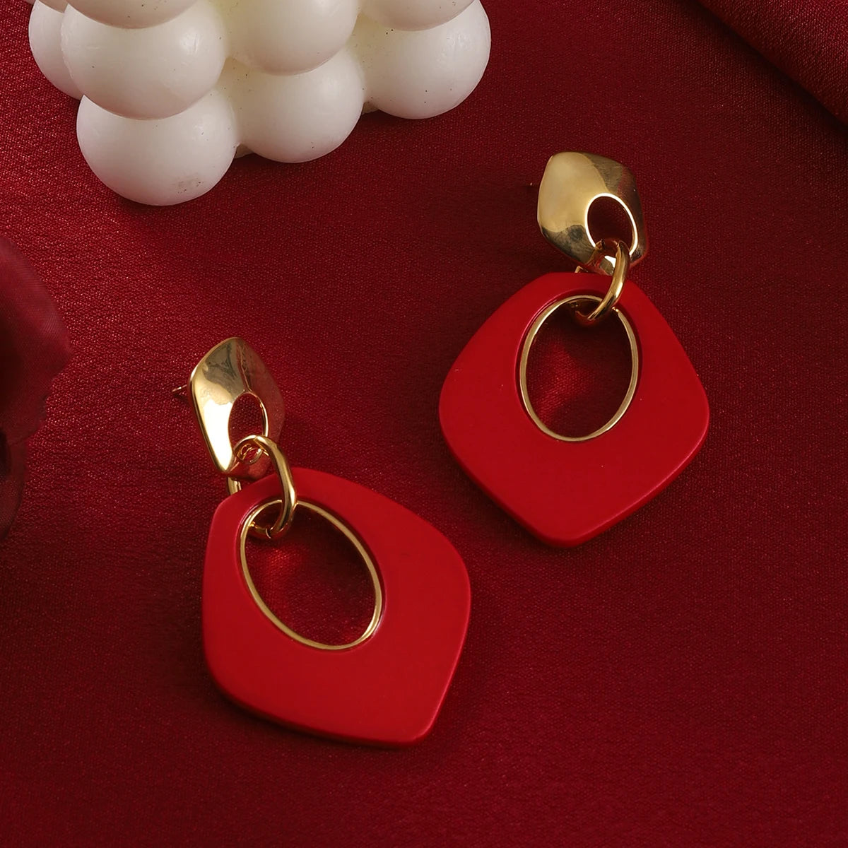 Rote Ohrringe für Damen, geometrische Anhänger, goldfarbene Metallhaken, lange Hängeohrringe, modischer Schmuck