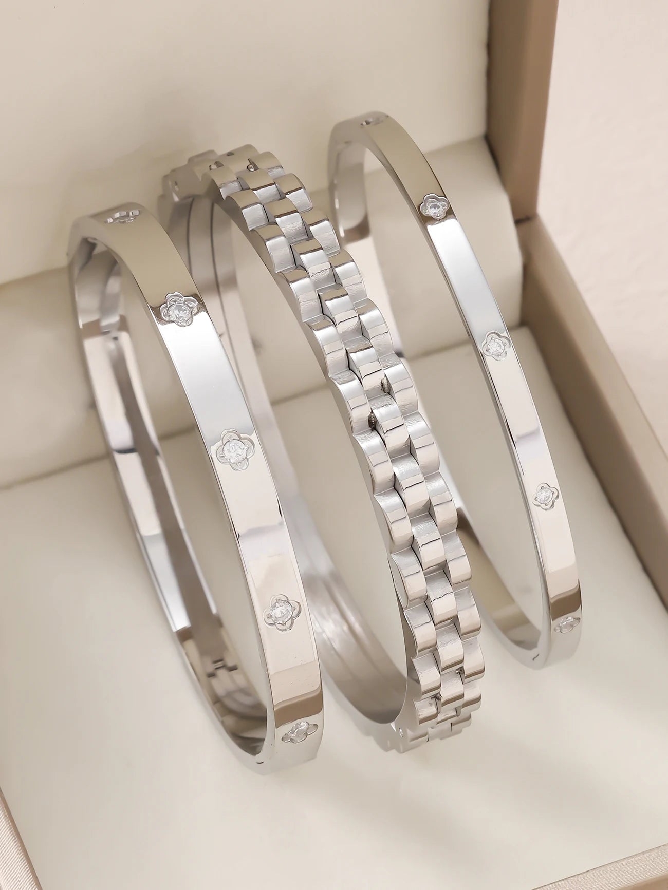 1 Stück 18K vergoldetes stapelbares Edelstahlarmband mit Kette und Kleeblatt-Design, Modischer Stil für Damen, Geeignet für Freizeit