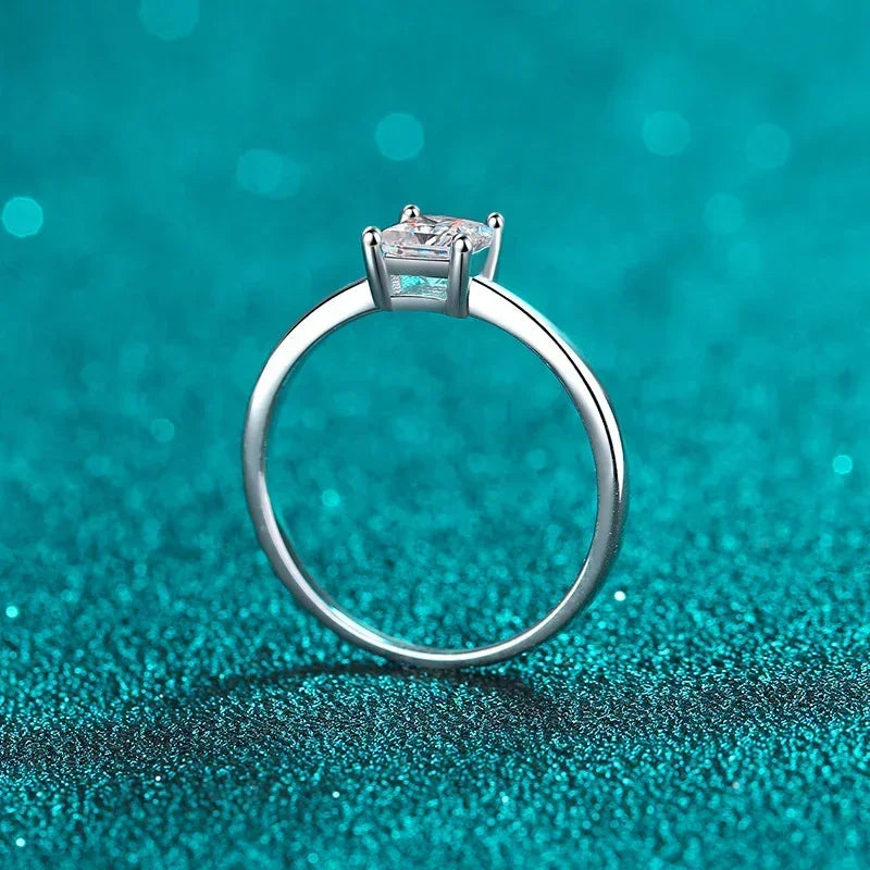 NeeTim 0,6 Karat Prinzessin Moissanit Verlobungsring Damen Heiratsantrag Brautringe Sterlingsilber Ehering mit Zertifikat