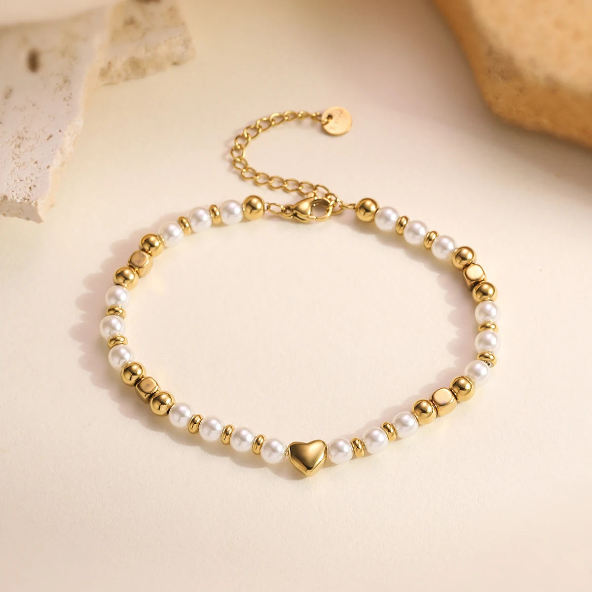 NEWBUY 2025 Trendiges Goldfarbenes, Nicht Verblassendes Armband aus Edelstahlperlen mit Herz für Damen, Täglicher Schmuckaccessoire