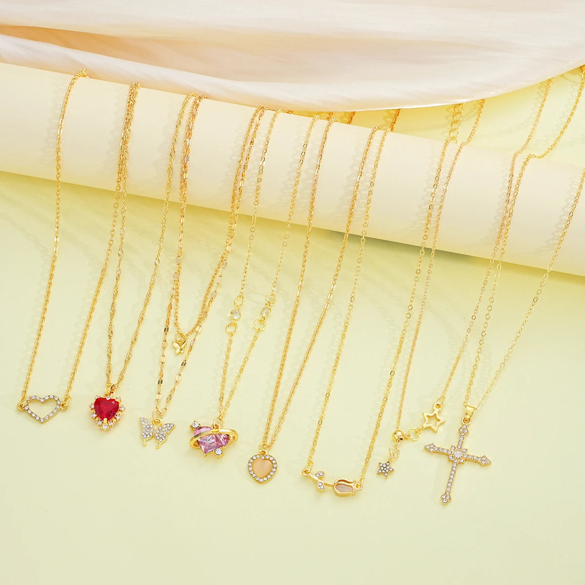 Juego de 8 collares de temperamento simple para mujer, elegante, color dorado, cristal, mariposa, cruz, rosa, corazón, estrella, colgantes