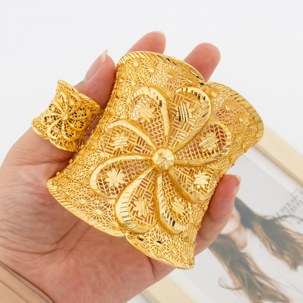 Extravagantes Armband mit Ring-Set für Dubai, 18 Karat vergoldetes Design, Manschettenarmreif und Fingerring-Set für Verlobungsfeier-Schmuck