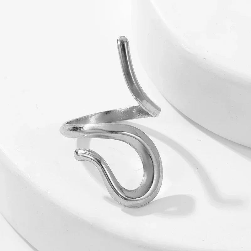 LATS Edelstahl Goldfarbene Ringe für Damen und Herren 2024 Farbecht Beliebte Party Personalisierte Überzogene Charms Schmuck Geschenke