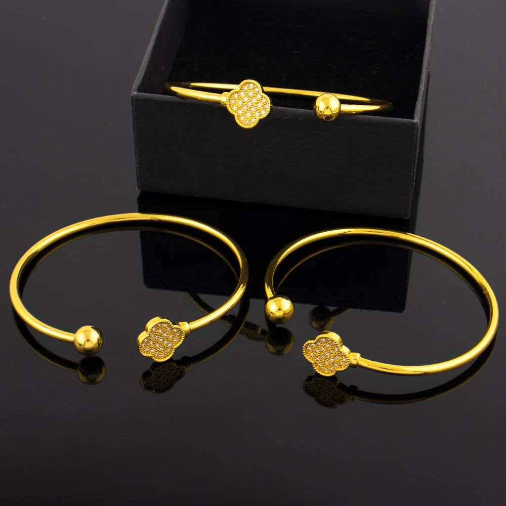 Neues Design Klassischer Luxus Edelstahl glänzend Zirkon Kleeblatt Armbänder Elegantes Temperament für Damen Alltagsschmuck Geschenke