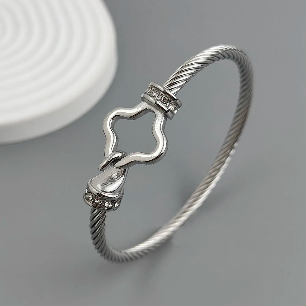 Neues Stahlseil-Knopf-Zirkon-Kleeblatt-vergoldetes Armband 18K, hochwertiges wasserdichtes Partnerarmband, Ehefrau-Geschenk