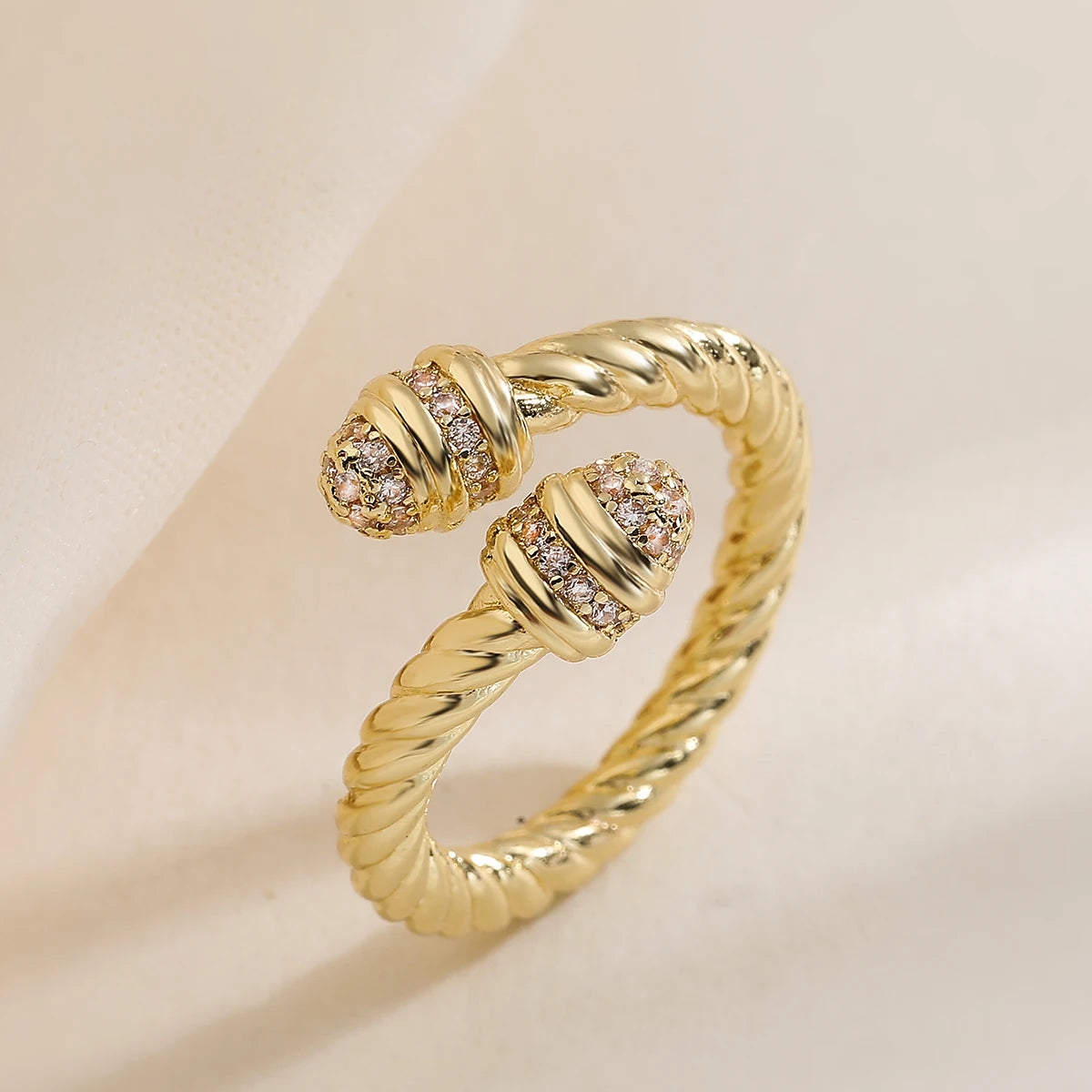 NEWBUY Trendiger Goldfarben Kupfer Geometrischer Schmuck Luxuriöser AAA Zirkonia Ehering Für Elegante Frauen Verlobungsgeschenk