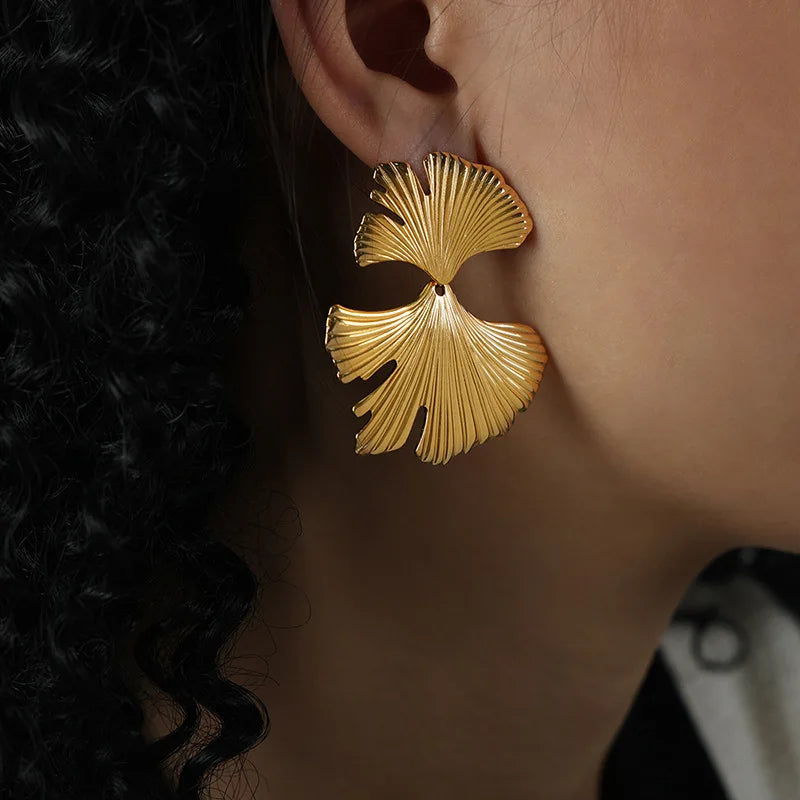 Vintage goldfarbene Blumen-Ohrstecker für Damen, einfache geometrische Statement-Ohrringe, Party-Geschenke, серьги женские