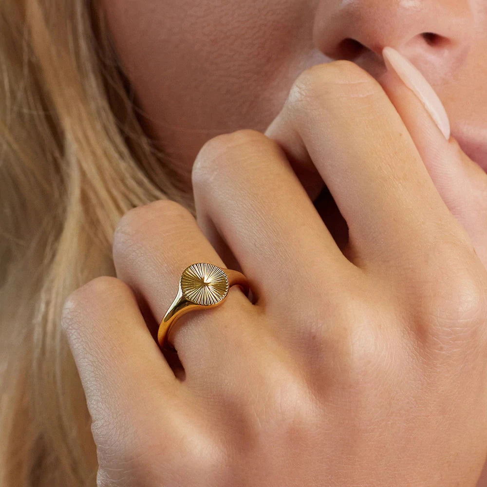 Hochwertige Wellenringe für Frauen, minimalistischer, zierlicher Ring mit Strahlenstruktur, Kreisring aus Edelstahl, klobiger Kuppelring, Schmuck