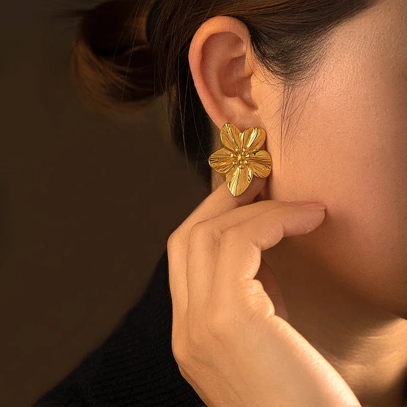 Vintage goldfarbene Blumen-Ohrstecker für Damen, einfache geometrische Statement-Ohrringe, Party-Geschenke, серьги женские