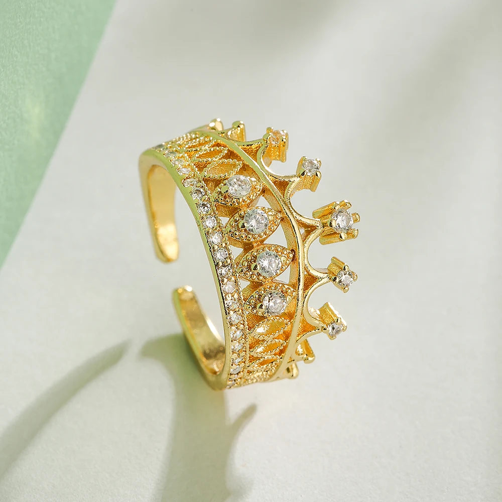 NEWBUY 2025 Trendige goldfarbene Kronen-Anhänger-Fingerringe, offenes Design, verstellbar, glänzende Zirkonia-Hochzeits-Schmuck für Damen