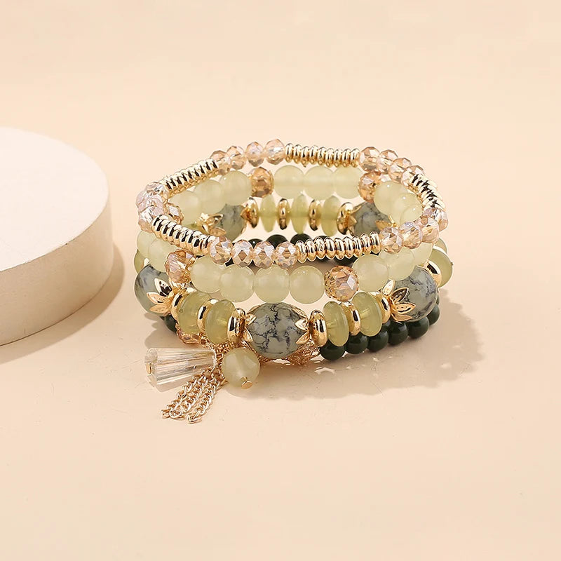 4 Stück neue Quasten-Charm-Perlen-Armband-Set für Frauen Bunt Glasperlenkette Armreif Weiblicher böhmischer Schmuck