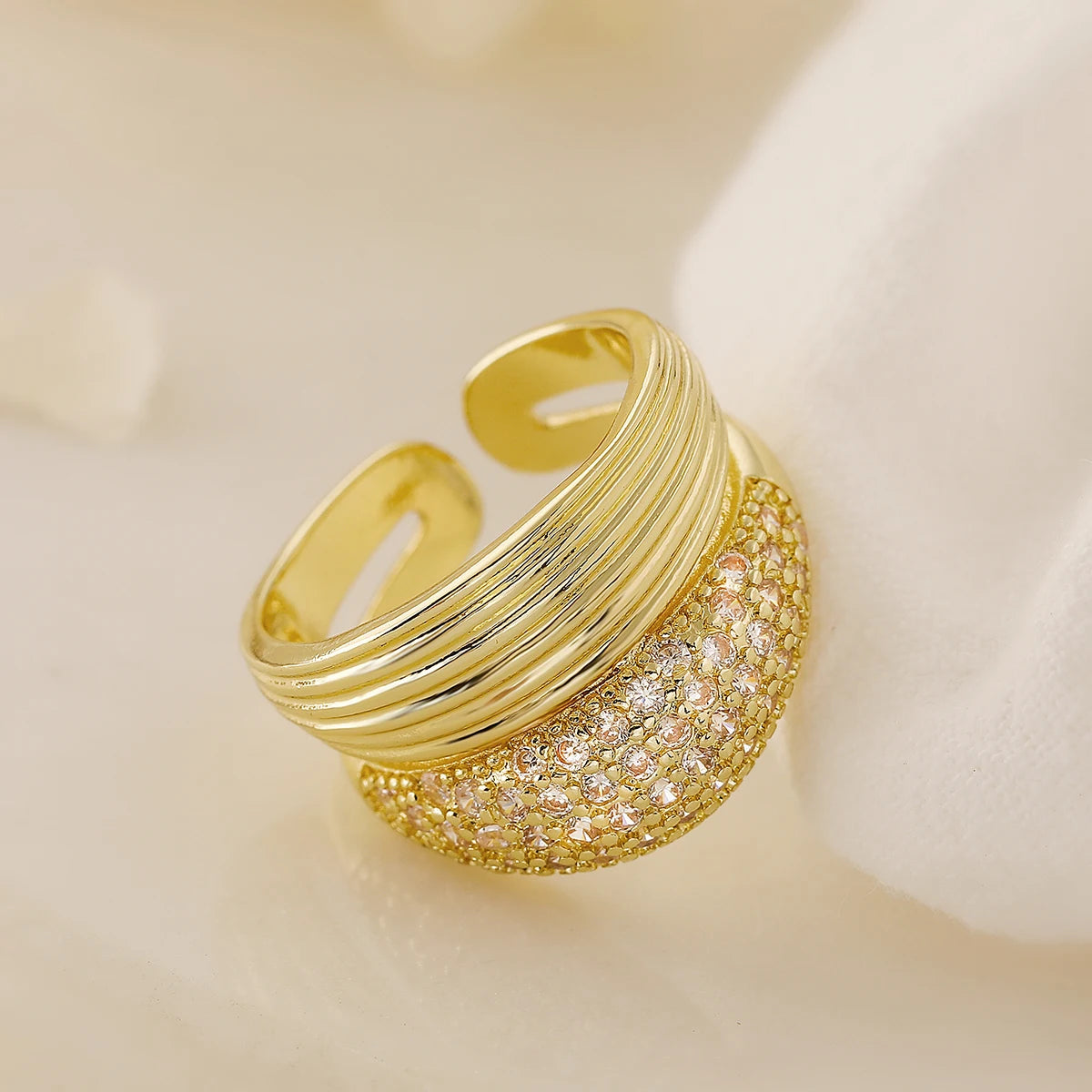 NEWBUY Luxus AAA Zirkonia Pave-Fassung Kupfer Schmuck Trendige Goldfarbe Trauringe für Frauen