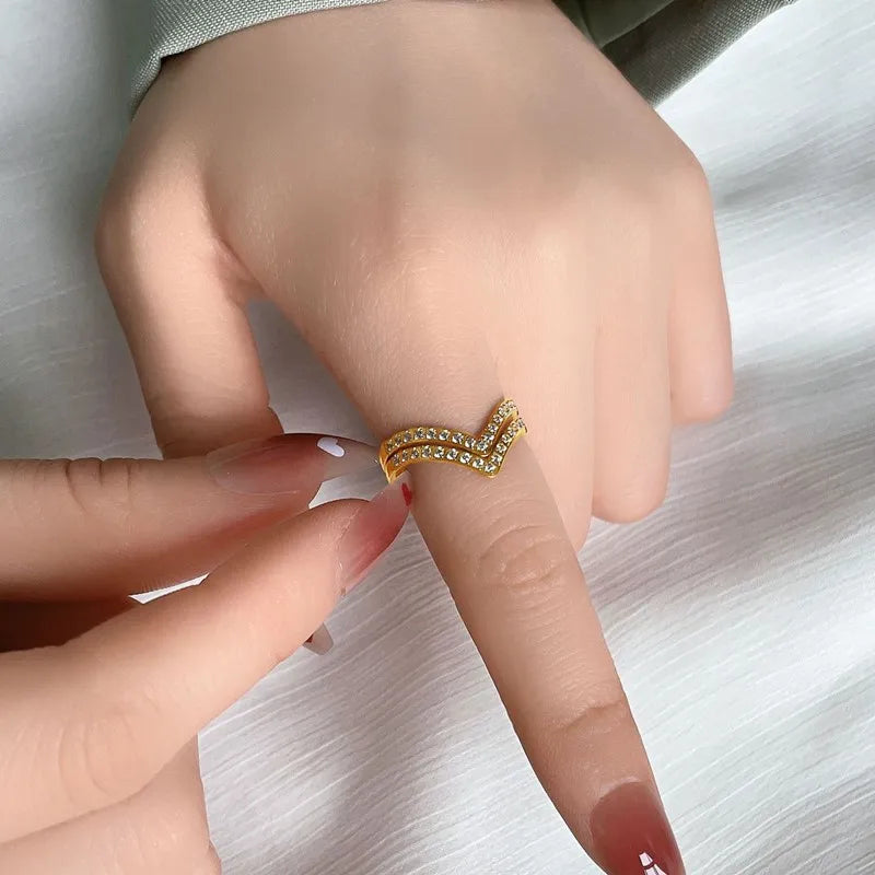 2mm dünner V-förmiger stapelbarer Ring mit Zirkonia-Pavé, Edelstahl-Ehering für Damen und Mädchen, Größen 5-10