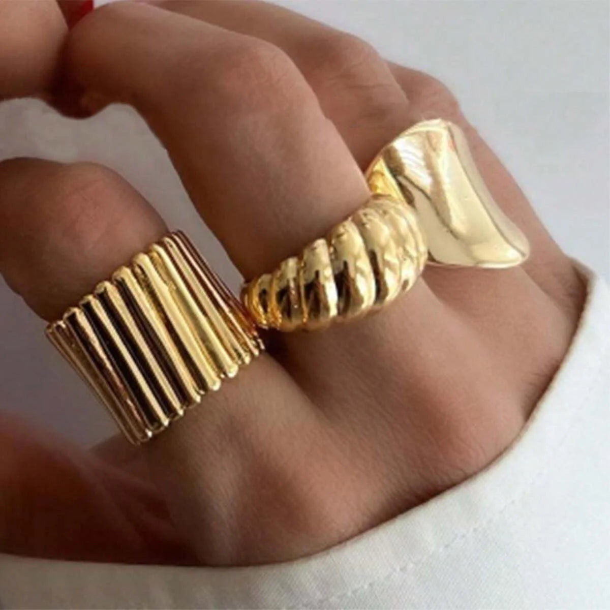8-teiliges Set minimalistische, übertriebene Wellen-Asymmetrische Ringe für Damen Goldfarbenes, unregelmäßiges Ring-Set Party Alltagsschmuck Geschenke
