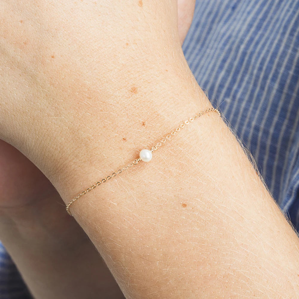 Minimalistische Armbänder aus Edelstahl für Frauen, Armband mit künstlichen Perlen, Damen-Charm-Armband, Schmuck