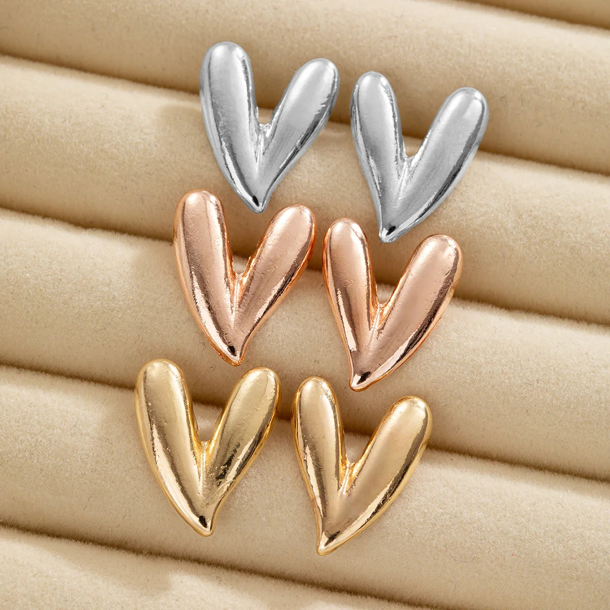 3 pairs of personalized and versatile leopard print heart-shaped women's earrings set, red spray painted earrings