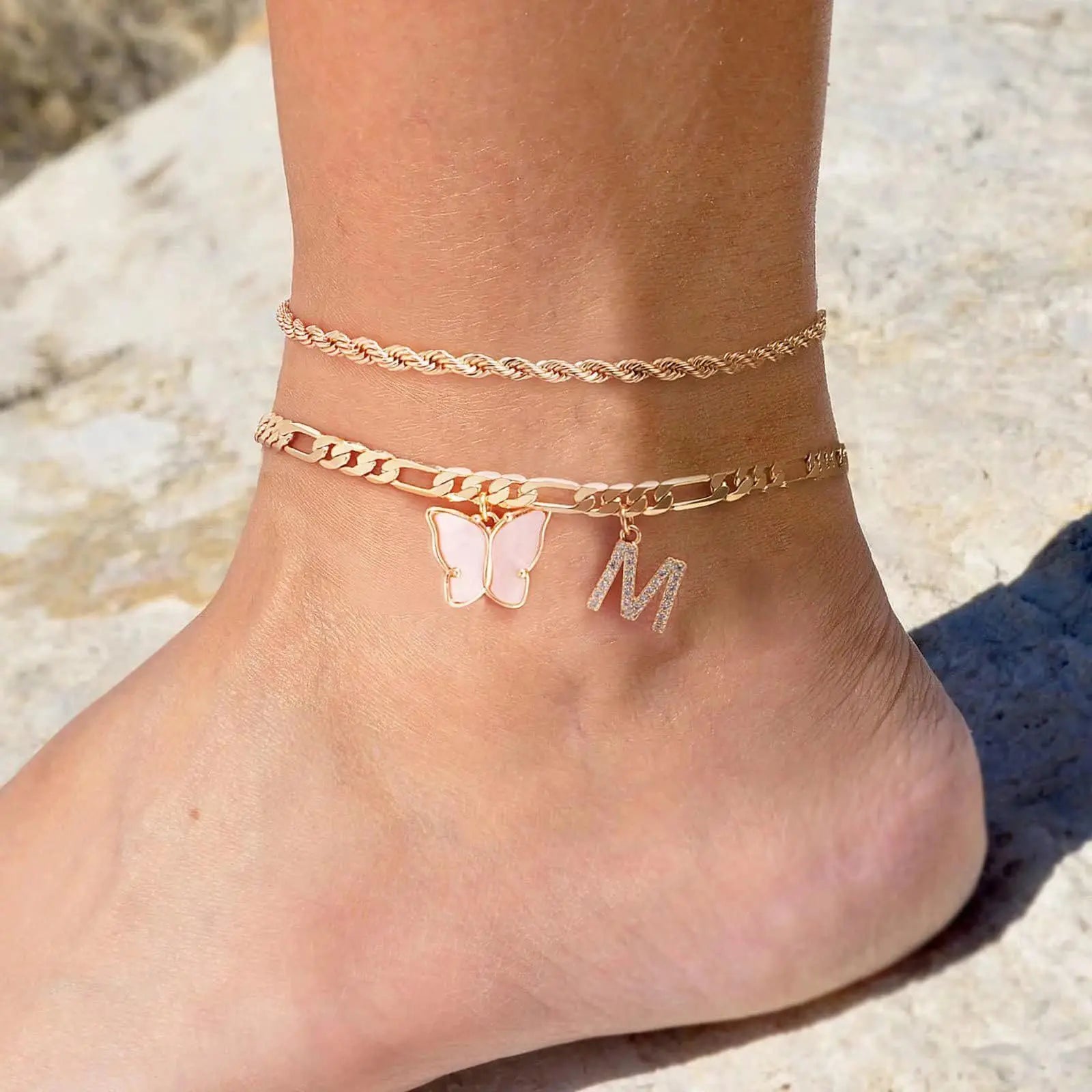 2 Stück Edelstahl Anfangs-Fußkettchen-Set für Frauen, 26 Buchstaben Acryl Schmetterling Charm Kette am Fuß Sommer Fußkettchen Schmuck