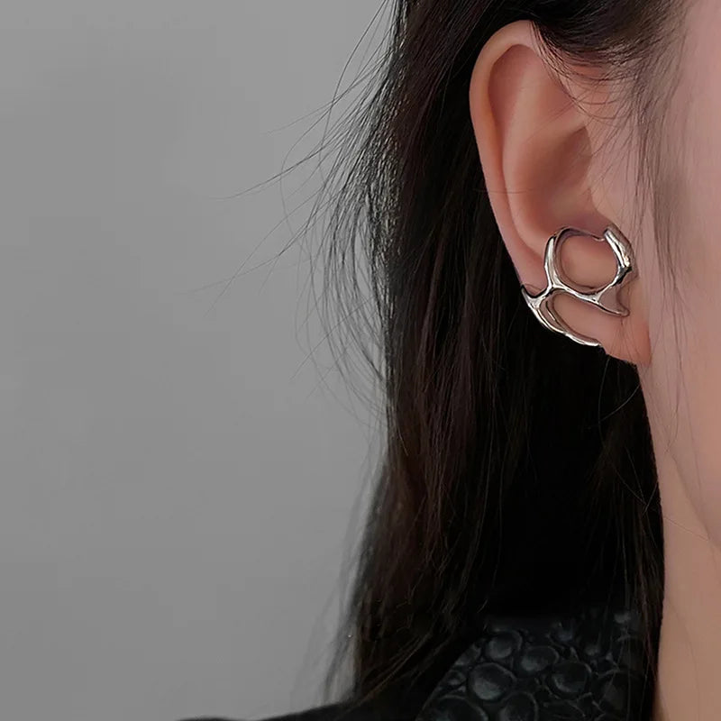 Y2K Unregelmäßige Flüssige Ohrringe für Damen Silberfarben Hip-Hop Punk Mode Geometrischer Ohrclip Mädchen 2024 Trendiger Party Schmuck
