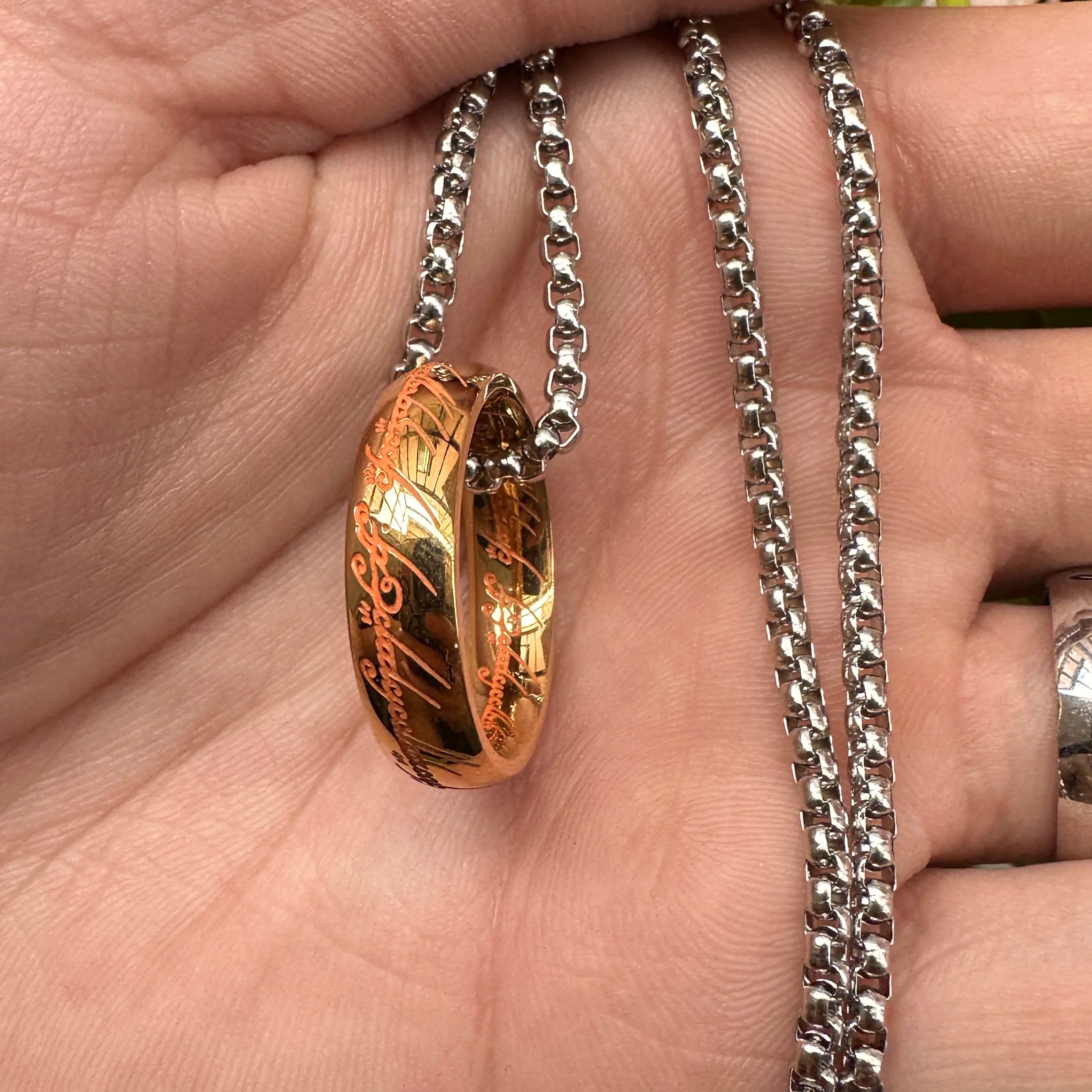 2024 Neuer Trendiger Einfacher 3D Geschnitzter Glaubensring Edelstahl Paar Farbig Plattierte Kettenringe Retro Herrenschmuck Geschenke Custom